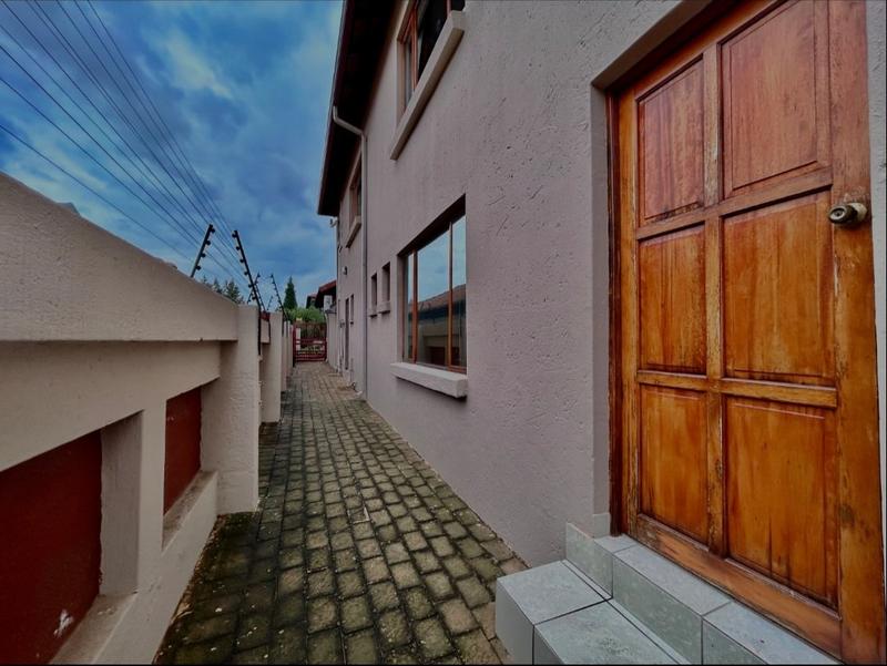 6 Bedroom Property for Sale in Birdwood Estate North West